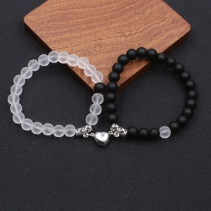 Bracelets magnétiques cœur 8mm pour couple en pierre de pin blanc et perles mates noires