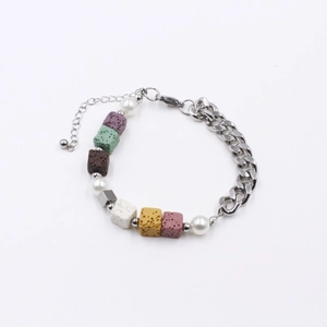 Bracelet chaîne en acier inoxydable avec pierres de lave colorées et perles nacrées