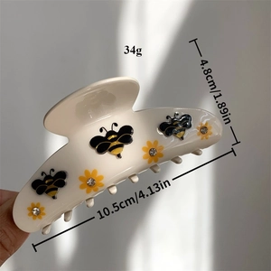 Détail pince à cheveux en acétate avec abeille et marguerite strass 10,5 cm long