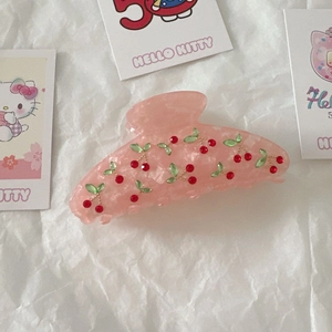 Detailansicht der Haarspange aus rosa Acetat mit funkelndem Strass-Kirschen-Design