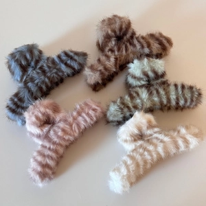 Französisches Tigerstreifen Plüsch Haarklammer Große Kunstfell Herbst Winter Shark Clip Für Damen Dickes Haar Zubehör