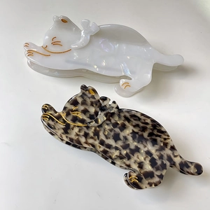 Cute cat-shaped acetate hair claw clips in pearl white and tortoiseshell for women