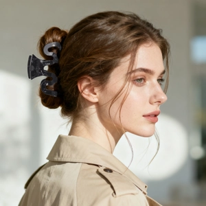 Grande pince à cheveux motif marbre gris foncé pour coiffures élégantes de femmes
