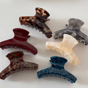 6-piece set of minimalist acetate hair claws in various elegant marble and tortoiseshell patterns