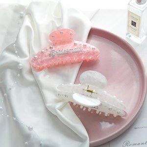 Elegant pearl hair claw clips in pink marble and pearl white with bridesmaid text