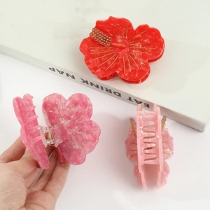 Floral acetate hair claw clip with marble texture in red and pink colors