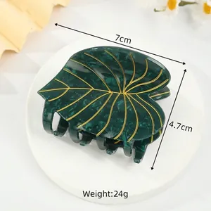 Pince à cheveux feuille en acétate de cellulose à motif marbre vert et nervures dorées