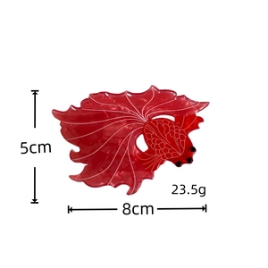 Detail view of 8x5cm red acetate goldfish hair claw clip with 23.5g weight specs