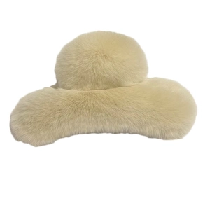 Grande pince à cheveux en peluche beige en fausse fourrure pour un style hivernal