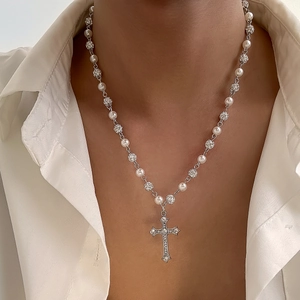 Collana con Pendente a Croce di Strass da Uomo Hip Hop Catena di Künstliche Perle d'Imitazione Bianche e Sfere di Strass Gioielli in Lega Argentata