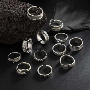 Vintage Herren Ring-Set in Silber mit gravierten Texturen und verstellbarem Feder-Design