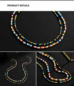 Dettaglio della collana di perline colorate con chiusura a moschettone in argento