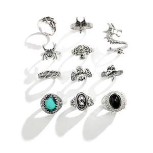 Set di 12 anelli vintage in argento con pietre turchesi e motivi gotici
