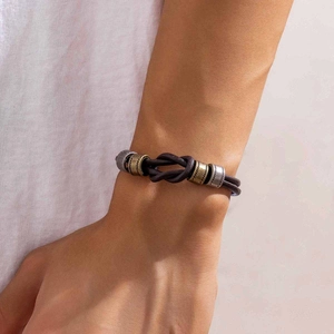 Bracciale Collana in Corda di Pelle Intrecciata Retro Hip Hop per Uomo Pendente a Nodo con Anello in Lega Distressed