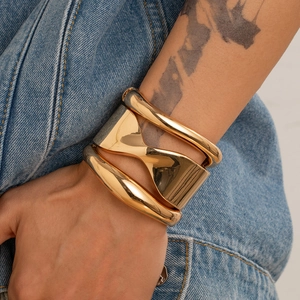 Bracciale Rigido in Metallo Hip Hop Europeo da Uomo Superficie Lucida a Specchio Bracciale in Lega Irregolare Gioielli alla Moda