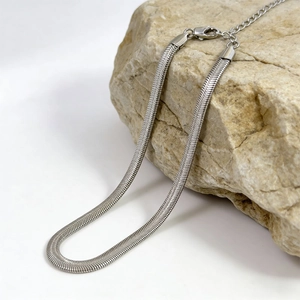Collier maille serpent argentée polie avec fermoir mousqueton et extension