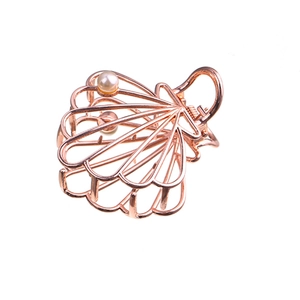 Elegant rose gold shell-shaped hair claw clip with pearls for women's hairstyle