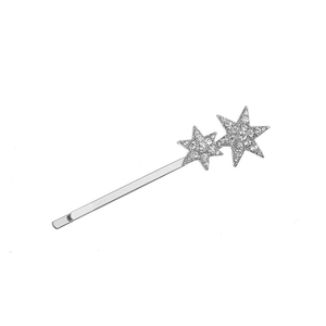 Détail de la pince à cheveux étoile en argent avec strass brillants et alliage géométrique