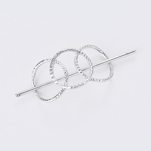 Minimalistische silberne geometrische Haarnadel aus Metall mit dreifachem Ringdesign