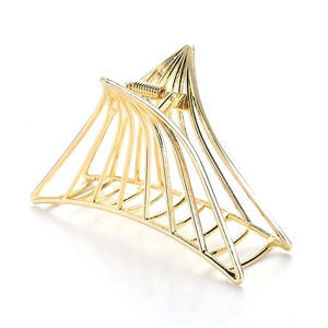 Minimalist Alloy Geometric Hollow Triangle Hair Claw Large Metal Hair Clip For Women Daily Styling Fashion Hair Accessories