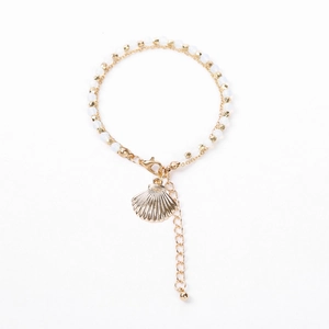 Bracelet multicouche fait main style océan avec pendentif coquillage doré et perles blanches