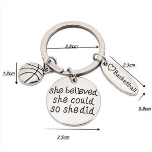 Detail von Basketball Schlüsselanhänger mit she believed she could Gravur