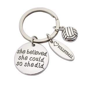 Motivierender Volleyball-Schlüsselanhänger mit She Believed She Could Gravur aus Edelstahl