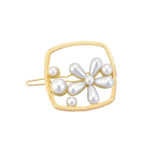 Elegant gold alloy geometric hair clip featuring white pearl flowers on a white background