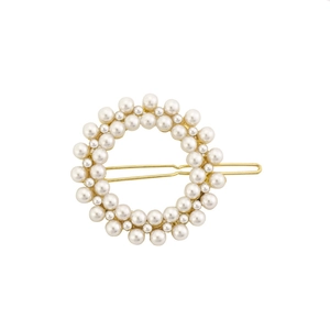 Barrette ronde dorée avec double rangée de perles blanches élégantes sur fond blanc