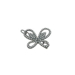Barrette papillon en métal gris foncé avec ailes ajourées et strass brillants scintillants