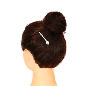 Starfish seashell and pearl hair clip set with golden metal base for elegant women