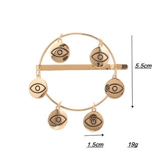 Détail de la pince à cheveux vintage dorée avec pendentifs mauvais œil et dimensions