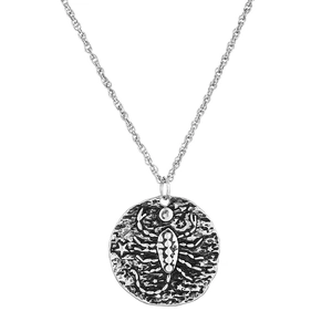 Vue détaillée du pendentif Scorpion vintage avec finition texturée et relief Scorpion