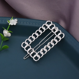 Barrette à cheveux chaîne évidée argentée avec un design métallique géométrique épuré