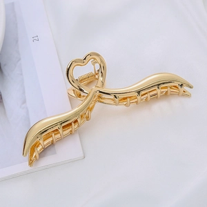 Elegante molletta per capelli dorata con design a onda e forma a cuore da donna