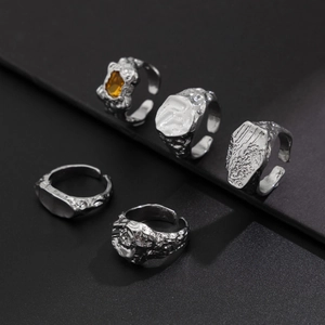 5-teiliges Set aus flüssigem Silber-Metallringen mit orangefarbenem Edelstein
