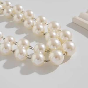 Minimalist double-layer white pearl necklace for men featuring silver chain links
