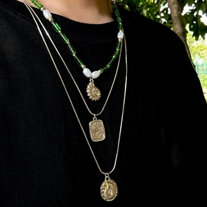 Collier hip-hop trois couches pour hommes avec pendentif conque et perles vertes