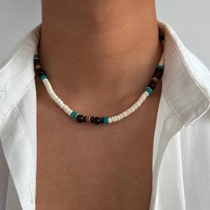Collana bohémien in guscio di cocco con perline blu per uomo e donna in stile spiaggia