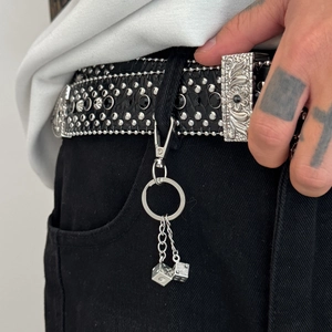 Ceinture punk hip-hop en cuir avec rivets argentés et porte-clés dé en métal pour homme