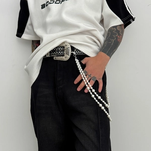 Chaîne de pantalon double rangée de perles blanches avec fermoir mousqueton métallique