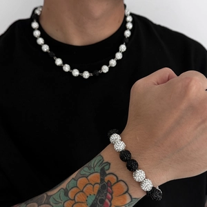 Set gioielli hip hop con collana e bracciale di perle con strass neri e bianchi luccicanti