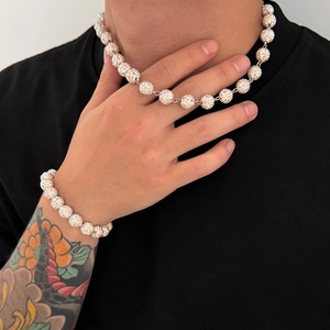 Set gioielli hip hop con collana e bracciale a sfere di strass colorati su modello