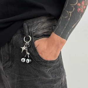 Porte-clés style hip-hop avec boule de billard numéro 8 noire et étoiles en argent