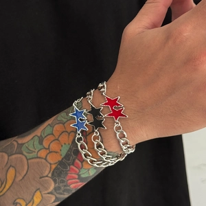 Set di tre bracciali a catena cubana con ciondoli a stella in smalto rosso nero blu