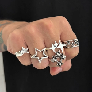 Set di 5 anelli con stelle pentagramma vintage in argento stile hip hop da uomo su nero