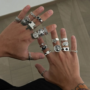 Vintage Legierung Totenkopf Stern Ringe Für Herren Antiksilber Punk Hip Hop Schmuck Kollektion Gothic Pik-As Muster Fingerringe