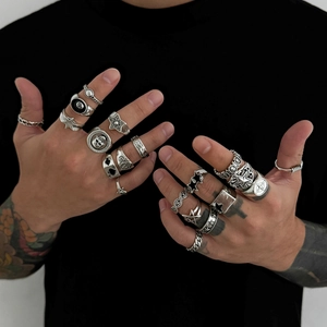 Gotisches Punk-Ring-Set mit Totenkopf und Stern in Vintage-Silber für Herren im Hip-Hop-Stil