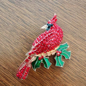 Vintage Christmas Cardinal Bird Brooch For Women Gold Alloy Red Rhinestone Holly Leaves Enamel Pin Festive Jewelry Accessories