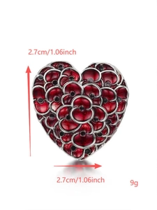 Detailansicht der roten Emaille-Mohn-Brosche mit Maßen 2,7cm x 2,7cm und 9g Gewicht